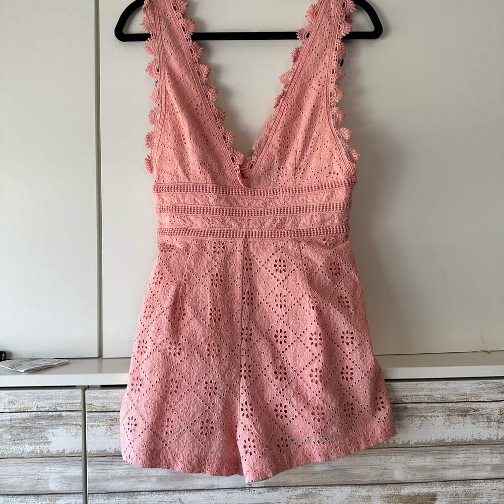 🌸 Forever 21 Pink Eyelet Lace Romper Shorts Small